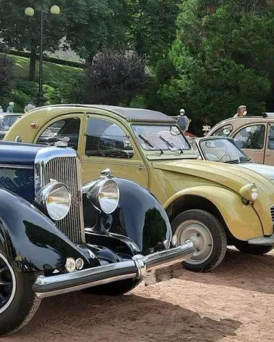 Rassemblement de voitures anciennes